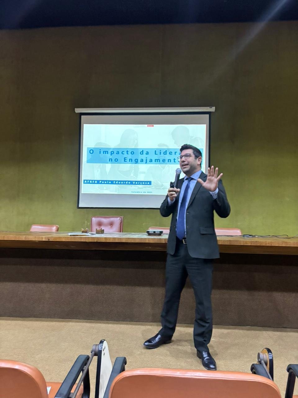 Paulo Verçosa palestrando na Receita Federal do Ceará